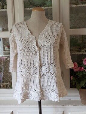 🤍 VTG Handmade Crochet 3/4 Sleeve Buttoned Cardigan Cottagecore Feminine Whimsy